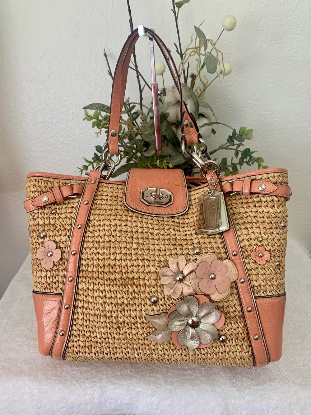 Coach Hamptons Woven Straw Coral Appliqué/Floral Embellished Shoulder/Tote Bag - Picture 8 of 10